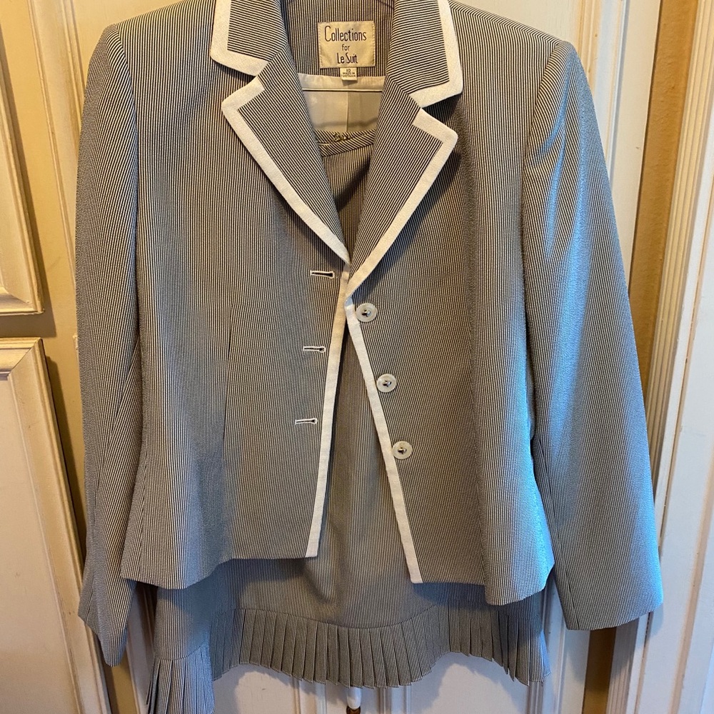 Suit. Collection by le suit